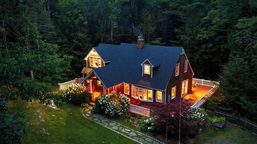 Bow & Beam by Avantstay Timber-frame Retreat + Chef's Kitchen + Game Room 3.5 Acres + Trails
