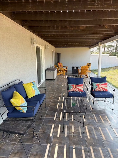 Spacious 4-bedroom house at peaceful Lake McConaughy.
