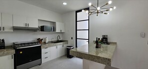 Private kitchen - ​Tranquil Modern Haven Chuburná Beach & Mérida (Merida)