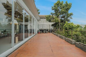 Vila, 3 quartos, vista para a cidade | Sacada