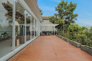 Villa, 3 habitaciones, vistas a la ciudad | Balcón