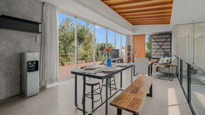 Vila, 3 quartos, vista para a cidade | Sala de jantar