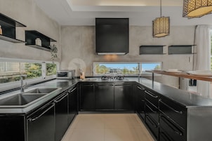 Villa, 3 Bedrooms, City View | Private kitchen