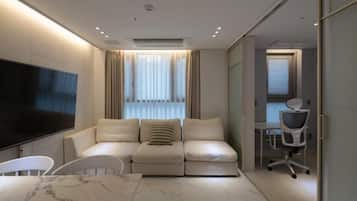Family Suite, 2 Bedrooms | Living area