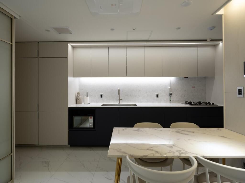 Family Suite, 2 Bedrooms | Private kitchen