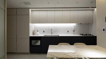 Family Suite, 2 Bedrooms | Private kitchen