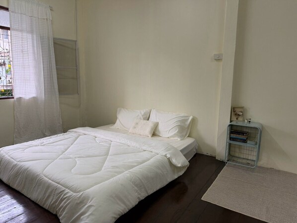 Unclassified image, 1 of 9, button - Authentic Thai Local Home Near BTS Talat Phlu (Bangkok)