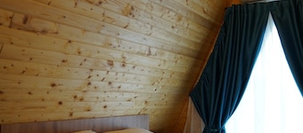 Andrei’s Refugium 2 A-Frame Chalets, Hot Tub & Sauna