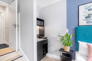 Unclassified image, 4 of 28, button - Kensington Rooms 27 Philbeach Gardens (London)