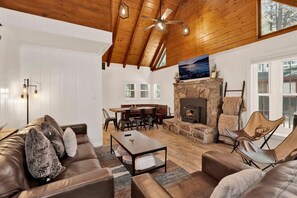 Room - Twin Pines Lodge #2458 (Big Bear Lake)
