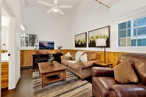Room - Twin Pines Lodge #2458 (Big Bear Lake)
