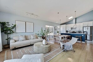 Room - @ Marbella Lane - Home With Majestic Ocean Views (Pacifica)