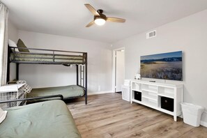 Lobby - Wildwood Lodge #2087 (Big Bear Lake)