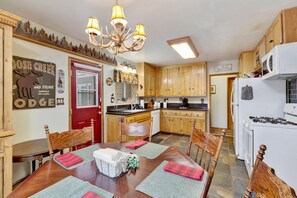 Room - Knotty Bear #1540 (Big Bear Lake)