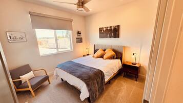 Travel crib, WiFi (free), bed sheets