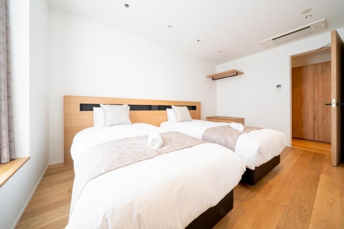 Luxury Apartment, Balcony, Mountain View | In-room safe, free WiFi