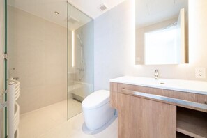 Free toiletries, soap, shampoo, toilet paper - Cedars Hotel Hakuba (Otari)