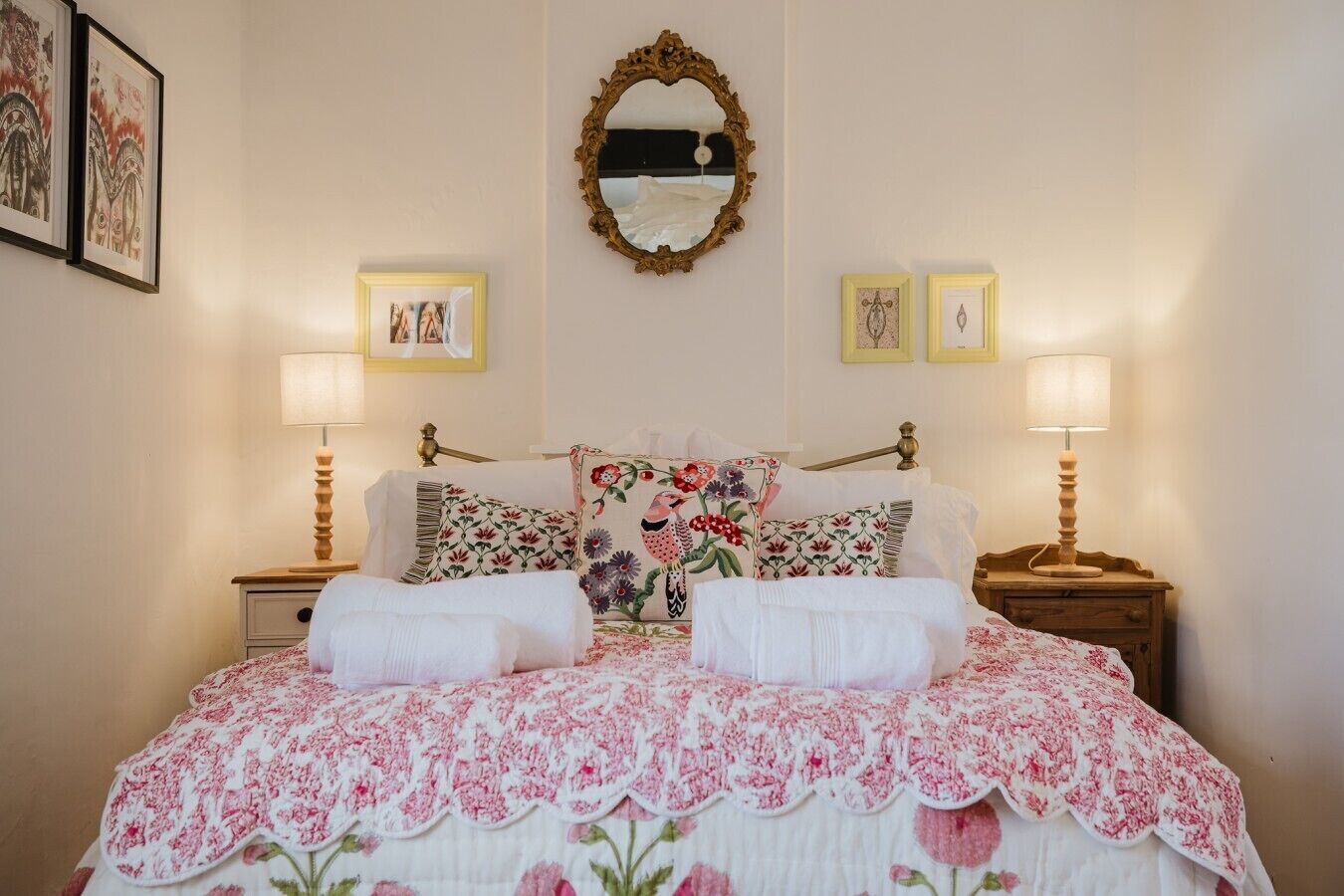 Desk, iron/ironing board, WiFi, bed sheets