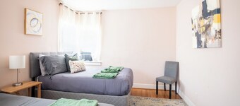 Green Acres Cottage | Cozy/Patio/Fenced Backyard