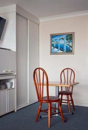 Habitació familiar, balcó, vistes al mar | Servei de restauració