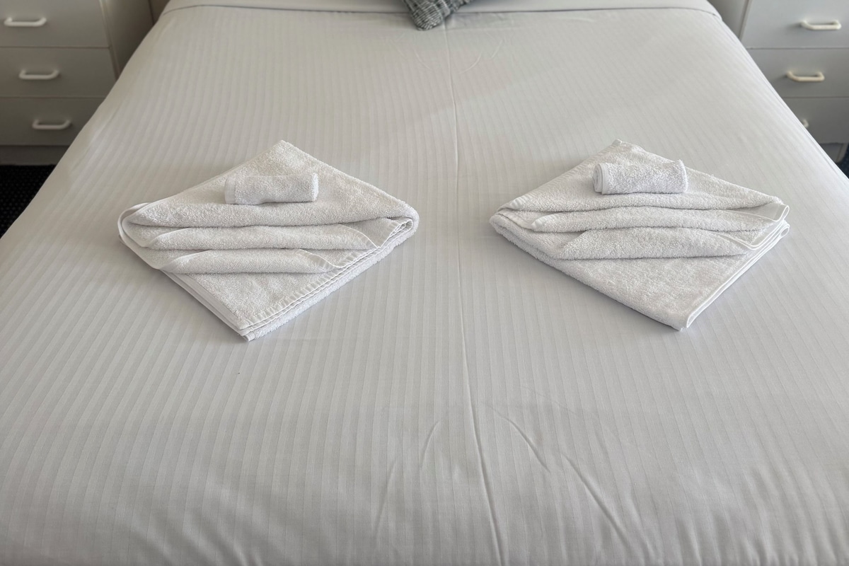 Iron/ironing board, WiFi (free), bed sheets