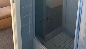 Comfort Twin Room, Pets allowed | Bathroom