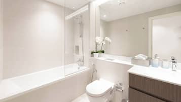Deluxe Apartment, Balcony, Sea View | Bathroom
