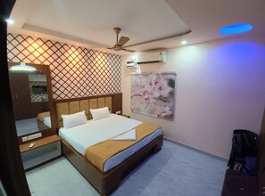 Unclassified image, 5 of 16, button - Kothari Guest House (Puri)