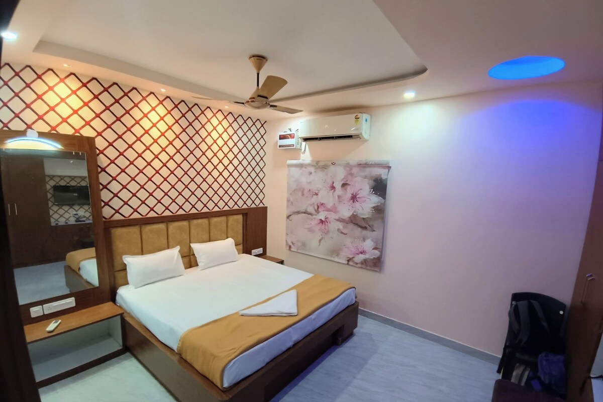 Rollaway beds (surcharge), WiFi (free), bed sheets