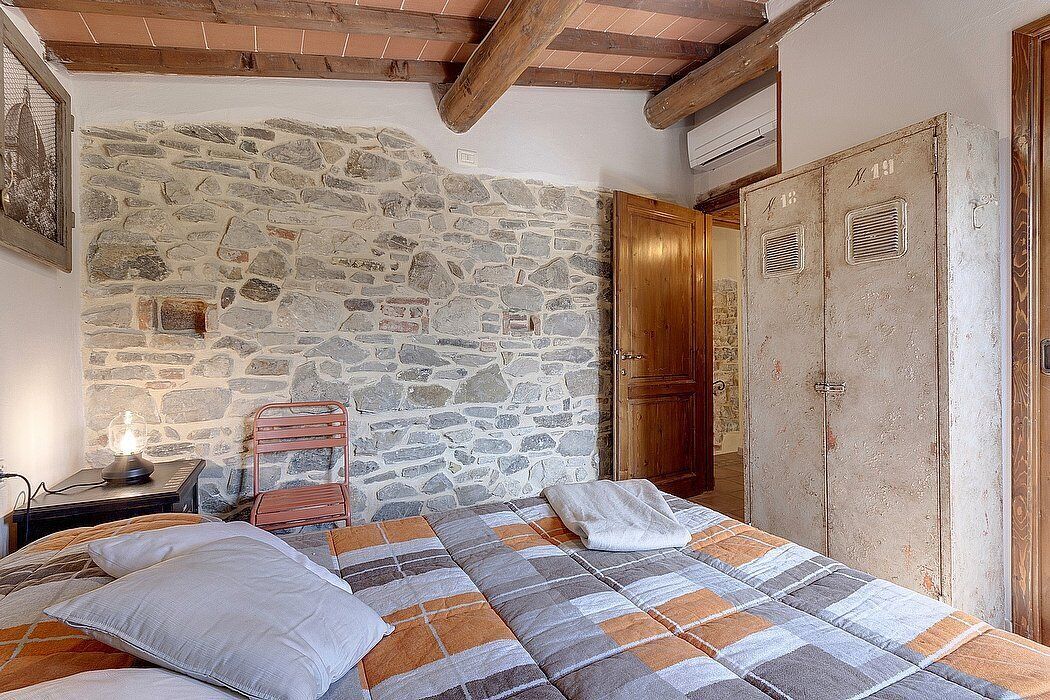 WiFi (free), bed sheets