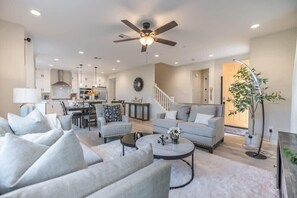 Room - @marbella Lane -amazing 5br Home In Rancho Mission (San Juan Capistrano)