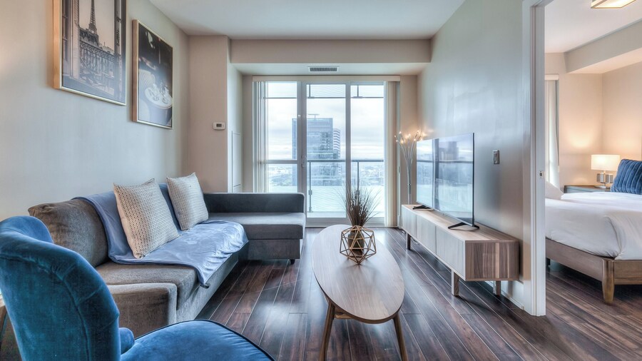 Modern Downtown Suites Near CN Tower