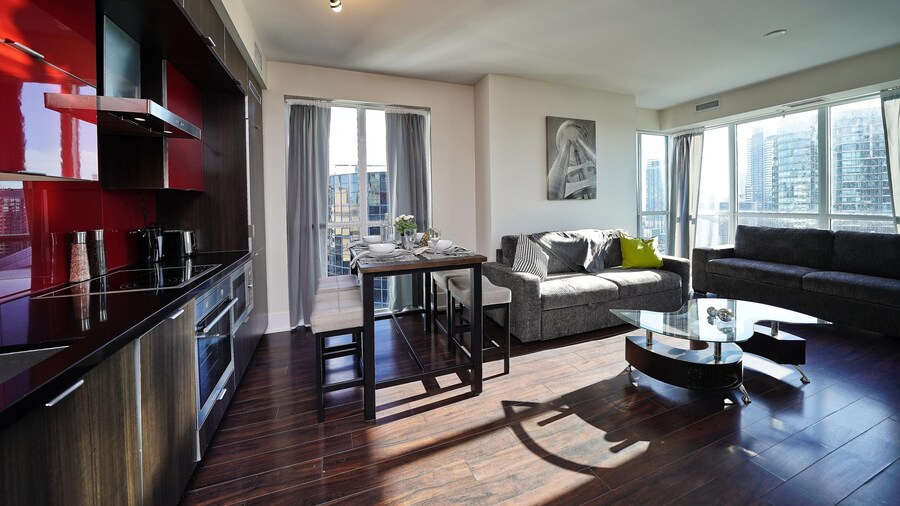 Modern Downtown Suites Near CN Tower