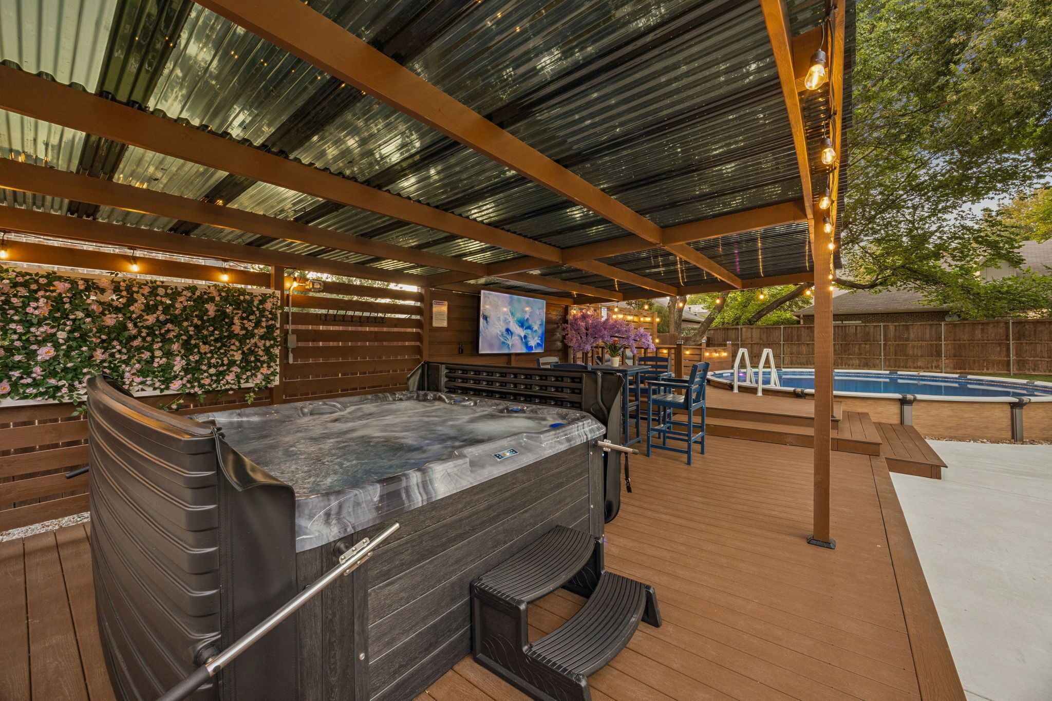 Outdoor spa tub
