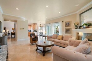 Lobby - @ Marbella Lane - Captivating Home W/pool (Rowland Heights)