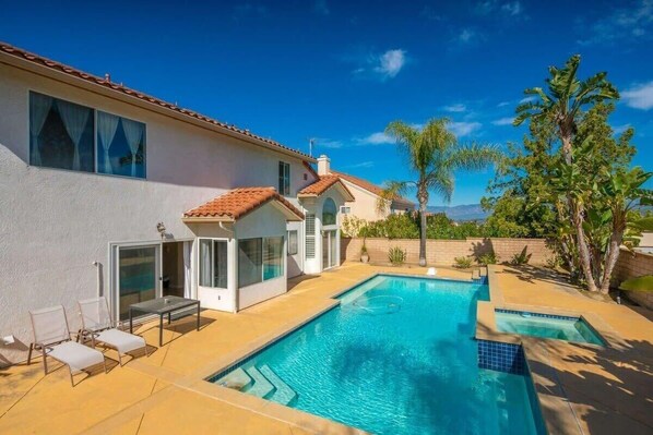 Terrace/patio - @ Marbella Lane - Captivating Home W/pool (Rowland Heights)