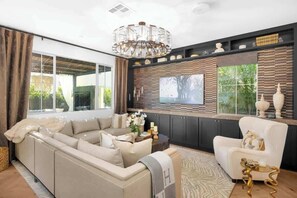 Room - @marbella Lane - Stylish Dream Home In Rmv W/ Pool (San Juan Capistrano)