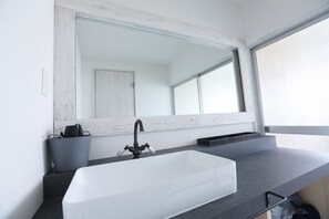 Bathroom - Vrbo Property (奄美市)