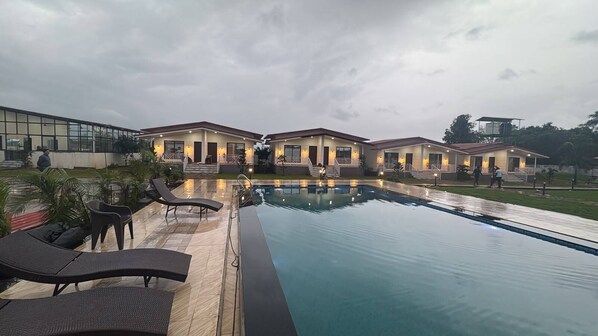 2 outdoor pools - Peak Paradise Resort (Raigad)