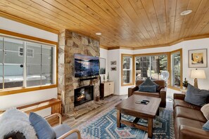 Room - Green Canoe Cabin #2293 (Big Bear Lake)