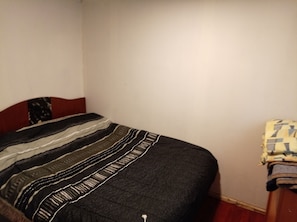 3 bedrooms, bed sheets