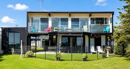 Coastal 3-Bed Haven With Panoramic Views