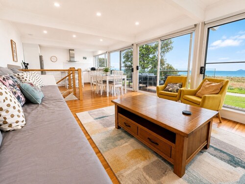 Coastal 3-Bed Haven With Panoramic Views