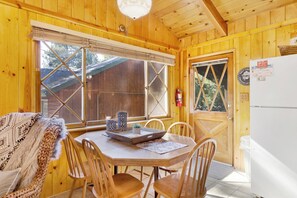 Room - Sunny Bear Cabin #1970 (Big Bear Lake)