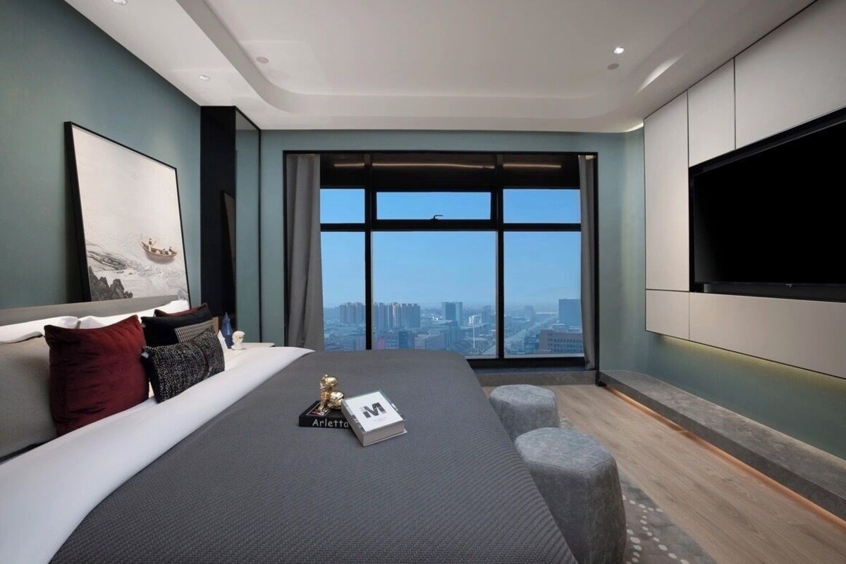 In-room safe, blackout drapes, soundproofing, WiFi (free)