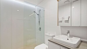 Bathroom - Mountain View 1BR Retreat in Braddon (Braddon)
