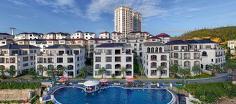 D'lioro Hotel And Resort