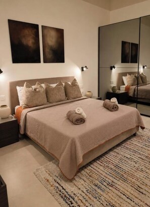 1 bedroom, iron/ironing board, WiFi (free), bed sheets - Modern Designer Apartment • Private Yard (Il-Ħamrun)