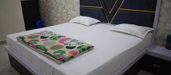 Hotel Highway Crown