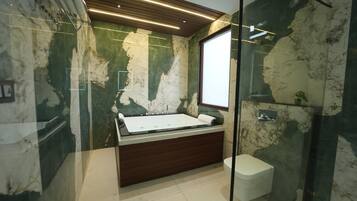 Separate bathtub and shower, free toiletries, hair dryer, towels